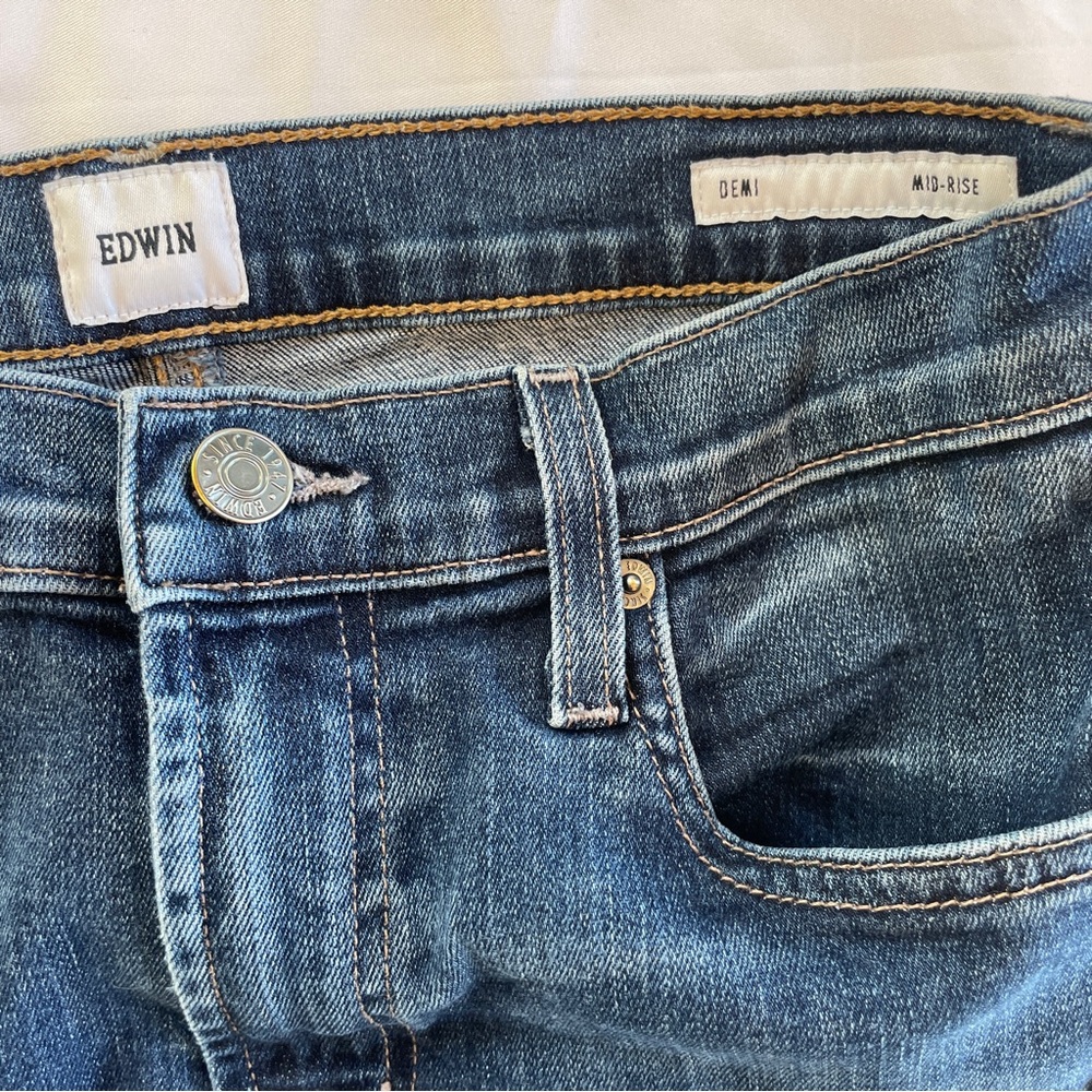 Edwin Demi Mid Rise Slim Ankle Jean - Picture 8 of 13
